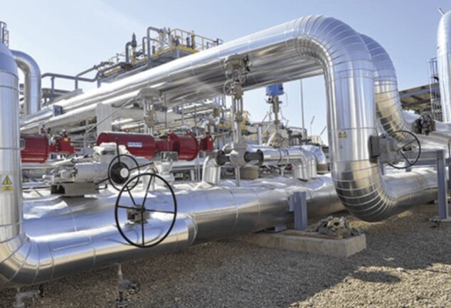 Dois dispositivos de controle, simbolizando a importância de saber escolher fabricantes de válvulas industriais.